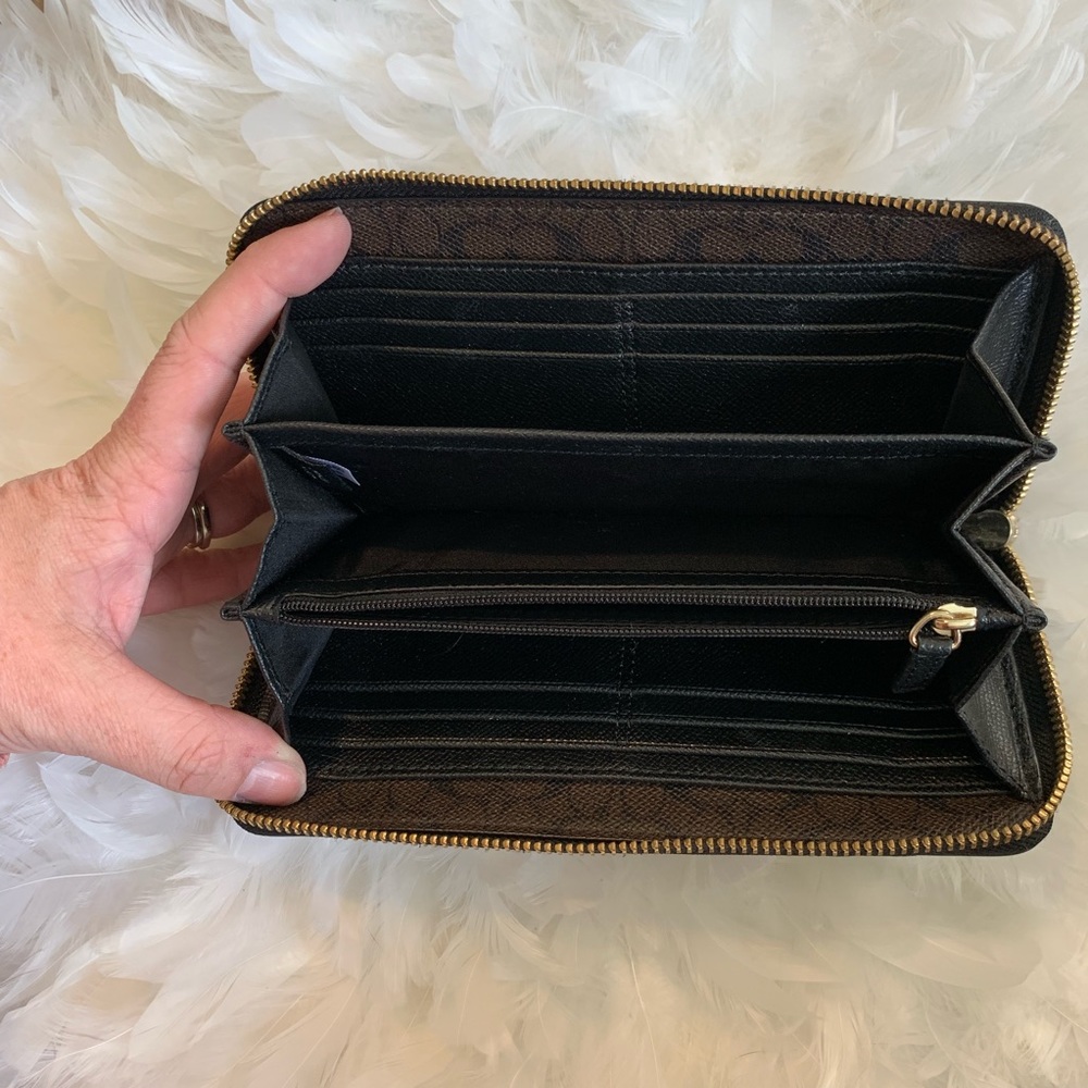 Coach Wallet - Picture 6 of 7